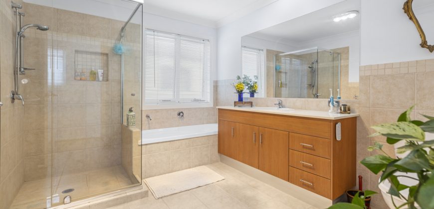 17/145 Palm Meadow, Carrara, Qld 4211